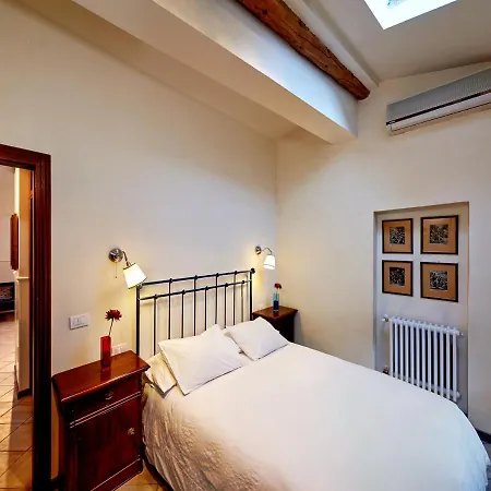 The Flora And Florian - The Feeling Of Touching The Duomo Apartment Florenz