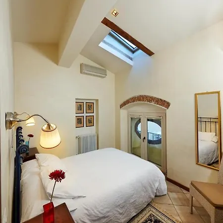 The Flora And Florian - The Feeling Of Touching The Duomo Apartment